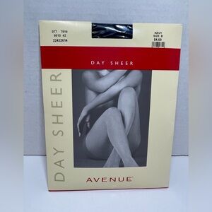 Avenue Day Sheer Women’s Pantyhose Size B, color navy. NIP